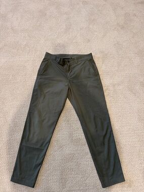 lululemon athletica Men's Olive-Style Chino Pants 34 x 30